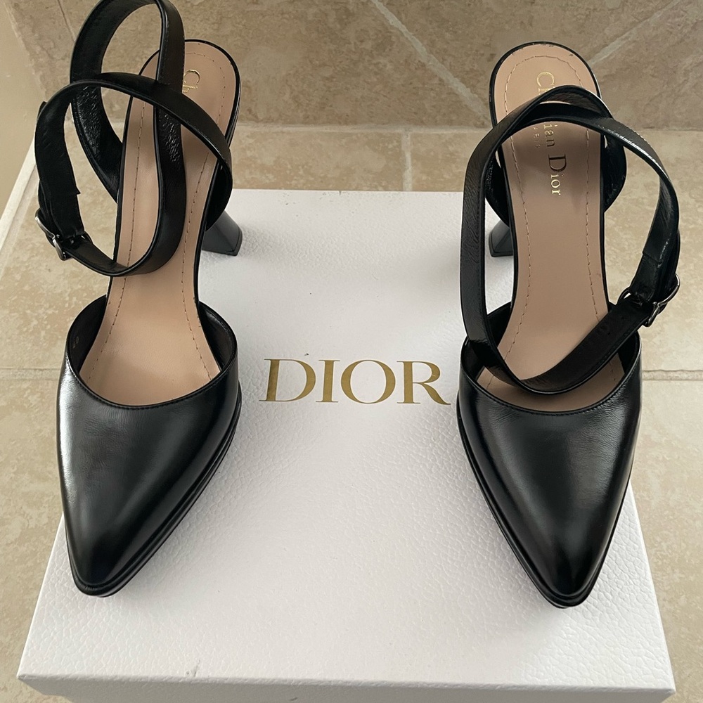 Christian Dior calfskin pumps. Size 40.